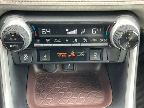 Used 2020 Toyota RAV4 Limited FWD image 30