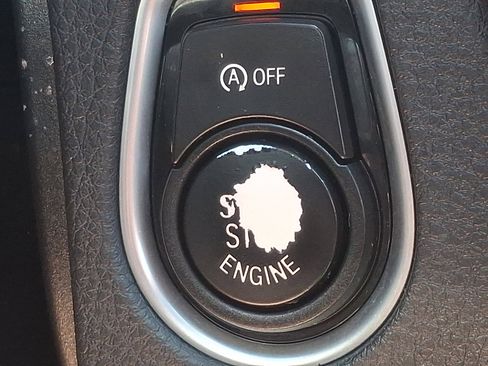 Used 2018 BMW 330i xDrive Sedan AWD/4WD image 24