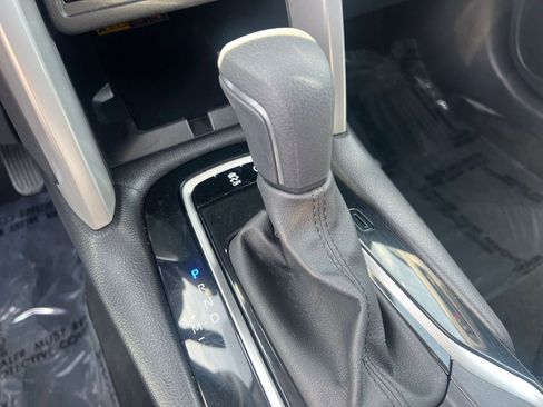 Used 2025 Toyota Corolla Cross LE image 41