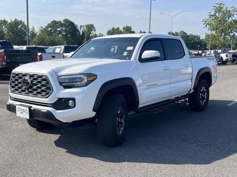 Used 2023 Toyota Tacoma TRD Off-Road w/ Advanced Technology Package AWD/4WD image 8