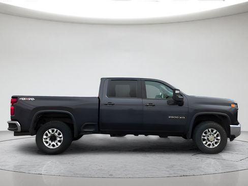 Used 2024 Chevrolet Silverado 2500 LT w/ Convenience Package AWD/4WD image 4