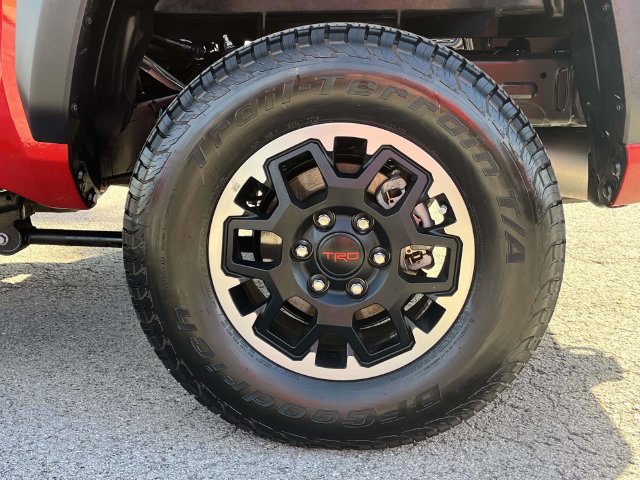 Used 2025 Toyota Tacoma TRD Off-Road AWD/4WD image 11