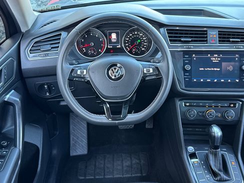 Used 2021 Volkswagen Tiguan SE image 14