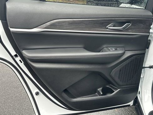 New 2025 Jeep Grand Cherokee L Limited image 23