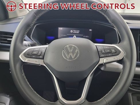 Used 2022 Volkswagen Taos SE image 18