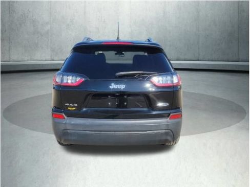 Used 2019 Jeep Cherokee Latitude Plus w/ Cold Weather Group AWD/4WD image 5