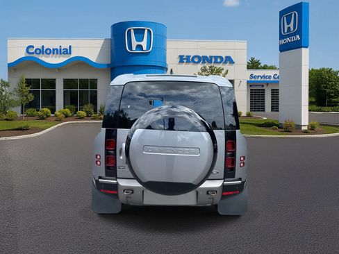 Used 2023 Land Rover Defender 110 X-Dynamic SE image 5