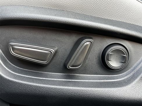 Used 2025 Toyota Camry Hybrid image 23