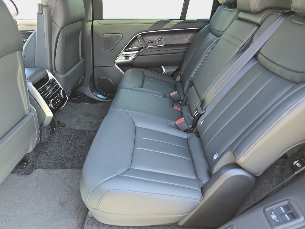 New 2027 Land Rover Range Rover Long Wheelbase SE AWD/4WD image 16