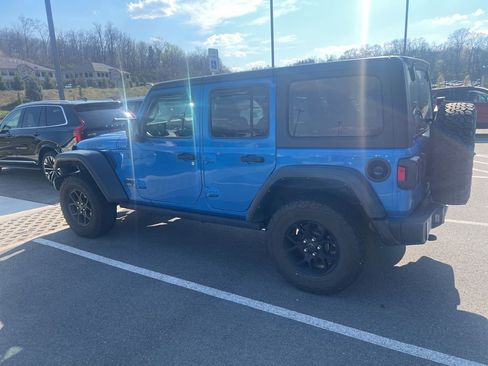 Used 2024 Jeep Wrangler Willys image 9