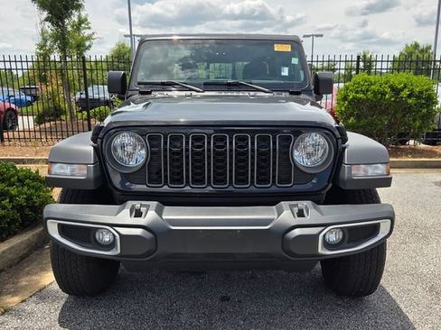Used 2024 Jeep Gladiator Sport AWD/4WD image 2