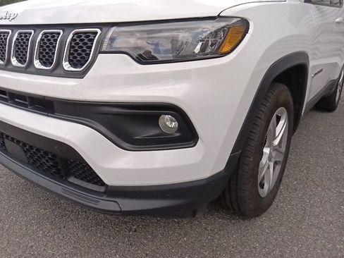 Used 2024 Jeep Compass Latitude AWD/4WD image 9