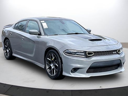 Used 2017 Dodge Charger R/T image 2
