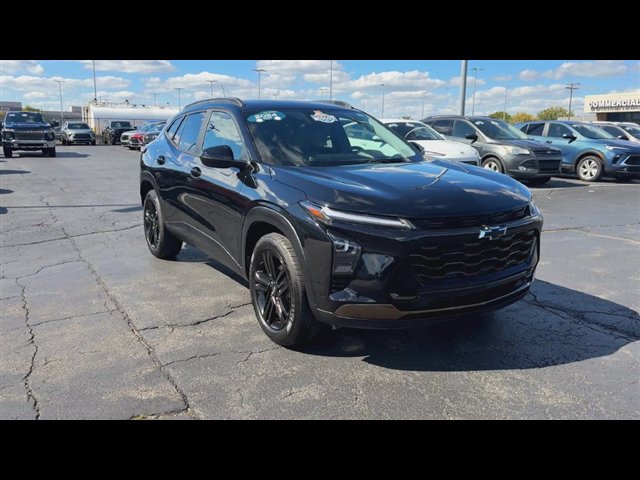 Certified 2024 Chevrolet Trax ACTIV w/ Sunroof Package FWD image 2