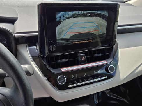 Used 2025 Toyota Corolla LE image 22