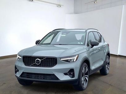 New 2026 Volvo XC40 B5 Plus w/ Protection Package Premier