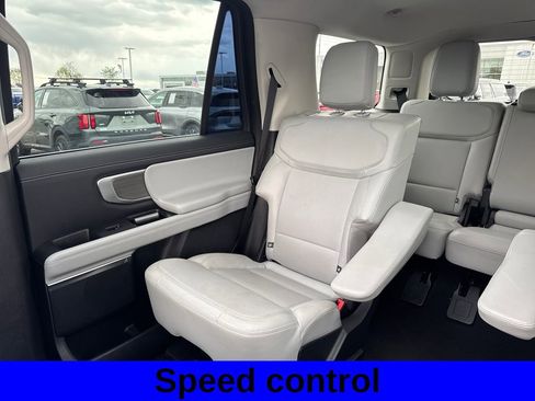 Used 2025 Ford Expedition Platinum AWD/4WD image 13