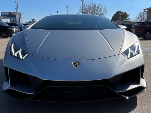 Used 2020 Lamborghini Huracan EVO image 9