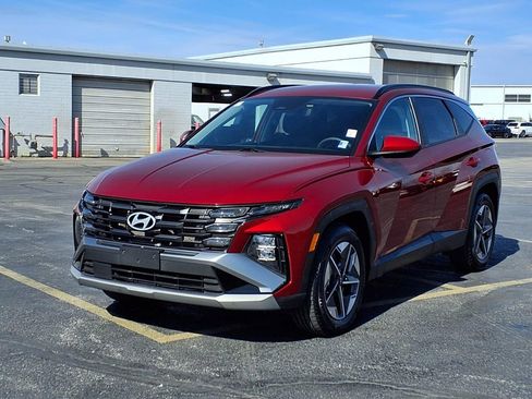 Used 2025 Hyundai Tucson SEL FWD image 2