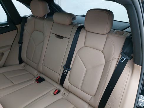 Certified 2026 Porsche Macan image 16