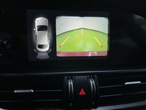 Used 2017 Alfa Romeo Giulia AWD image 21