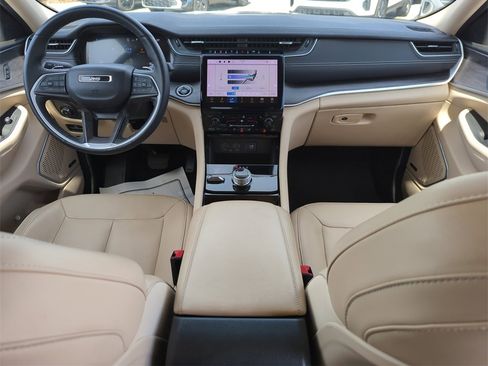 Used 2022 Jeep Grand Cherokee Limited image 23