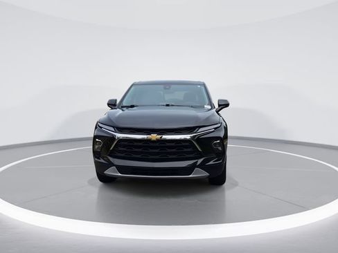 Used 2025 Chevrolet Blazer LT FWD image 3