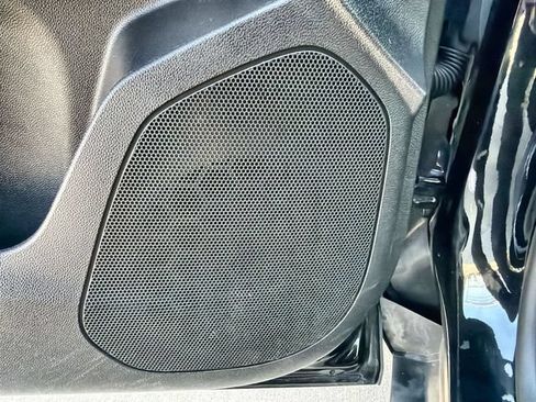 Used 2025 Chevrolet Trax LT FWD image 22