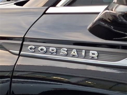 Used 2022 Lincoln Corsair AWD w/ Premium Package image 30