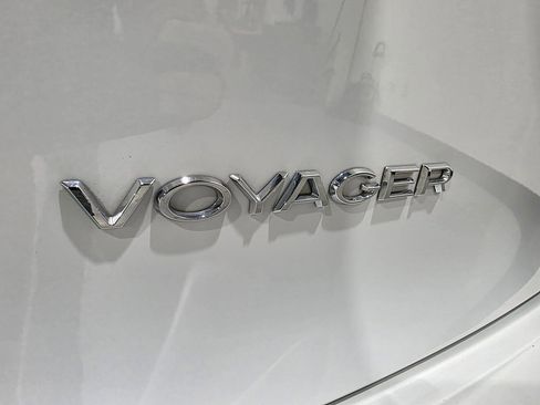 Used 2022 Chrysler Voyager LX image 34