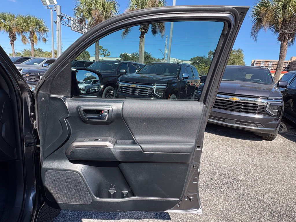 Used 2017 Toyota Tacoma TRD Off-Road RWD image 32