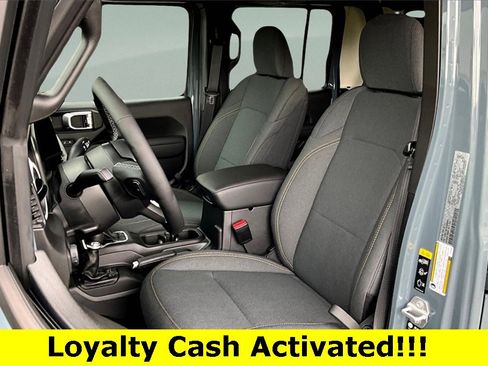 New 2025 Jeep Gladiator Sport image 25