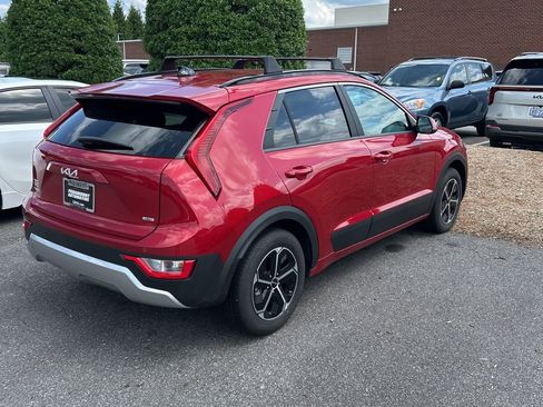 Certified 2025 Kia Niro EX FWD image 8
