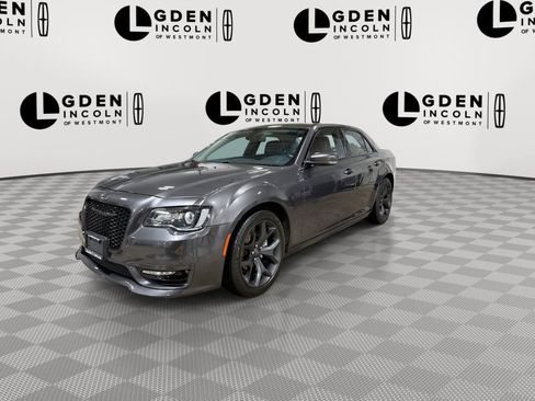 Used 2021 Chrysler 300 Touring L image 4