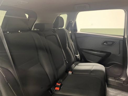 Used 2023 Nissan Rogue S image 13