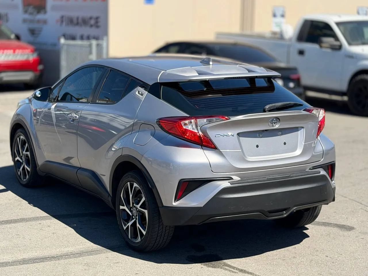 Used 2018 Toyota C-HR XLE FWD image 11