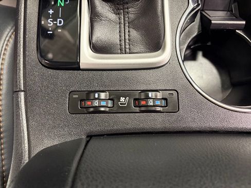 Used 2017 Toyota Highlander Limited AWD/4WD image 25
