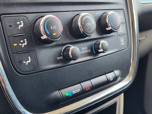 Used 2019 Dodge Grand Caravan SE w/ UConnect Hands-Free Group FWD image 20