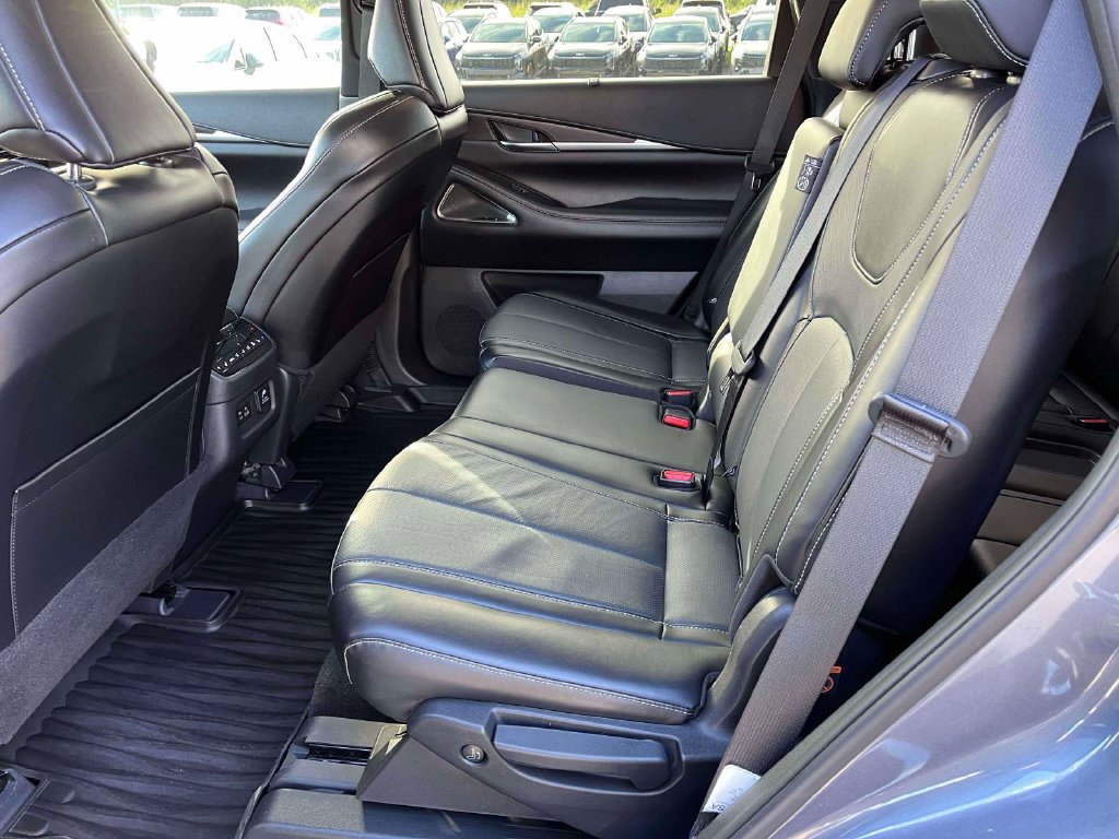 Used 2023 INFINITI QX60 Sensory w/ Vision Package AWD/4WD image 6