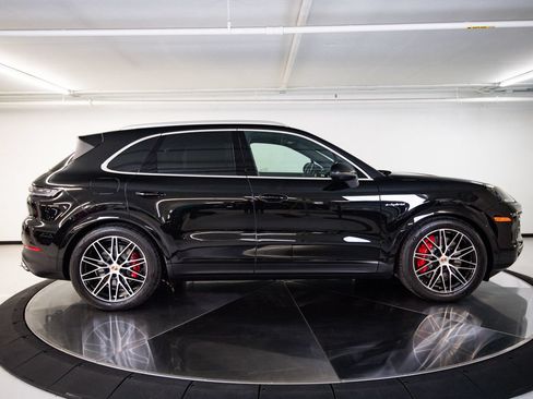 Used 2026 Porsche Cayenne S AWD/4WD image 8