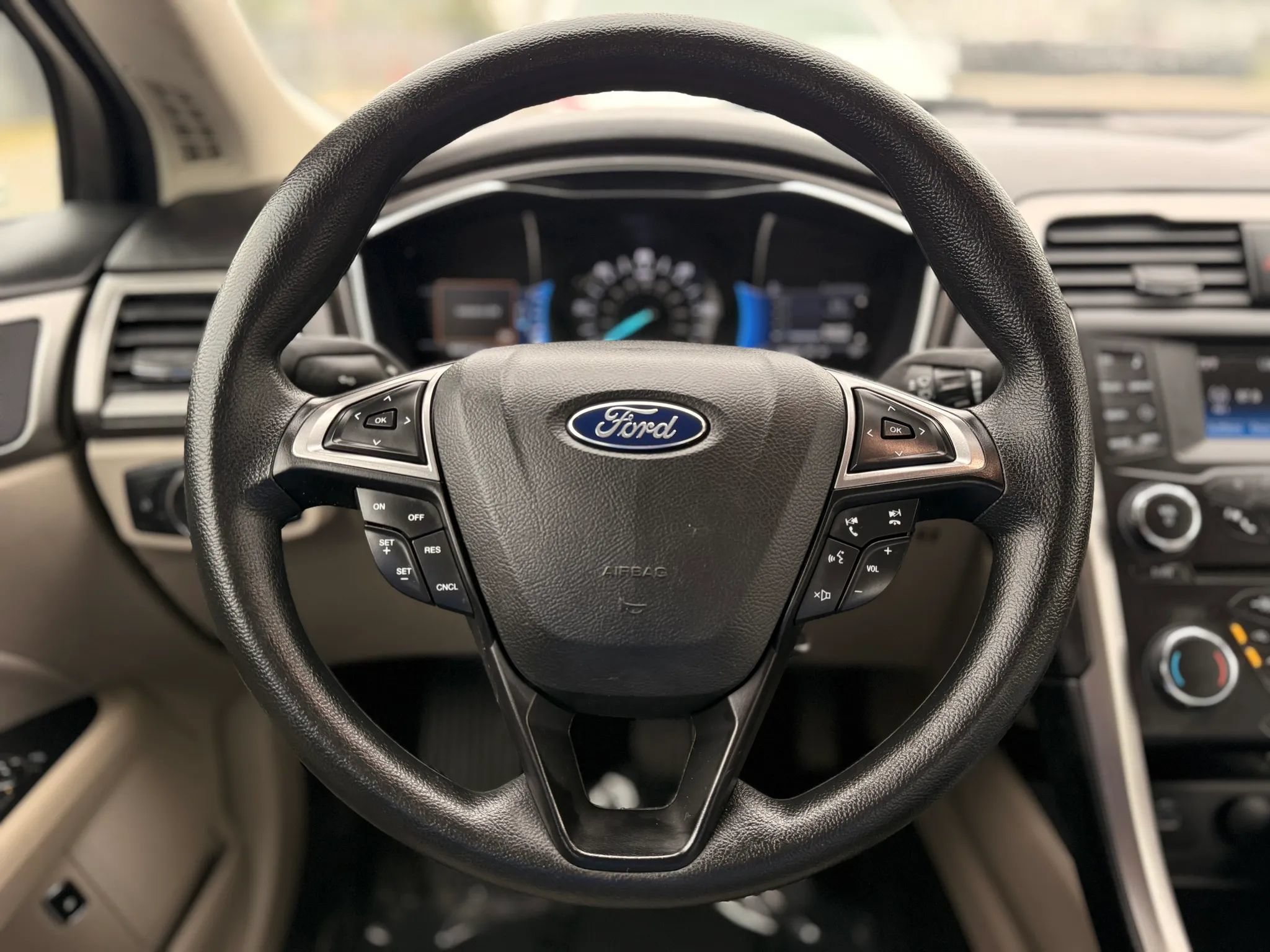 Used 2017 Ford Fusion SE FWD image 24