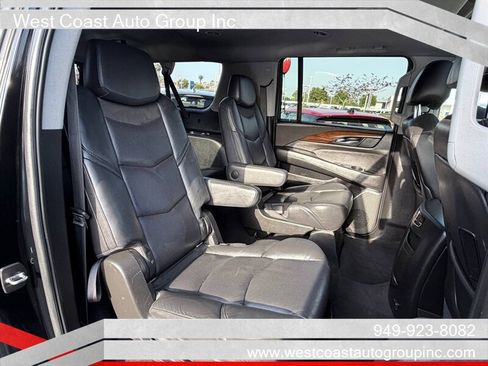 Used 2018 Cadillac Escalade ESV Luxury RWD image 11