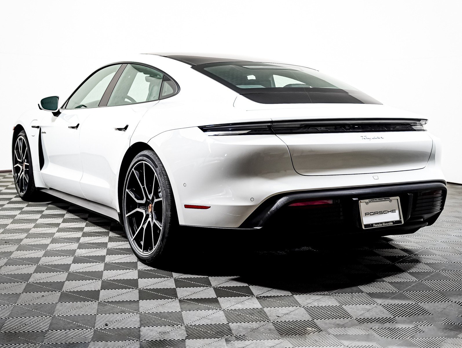 Certified 2025 Porsche Taycan w/ Premium Package RWD image 3