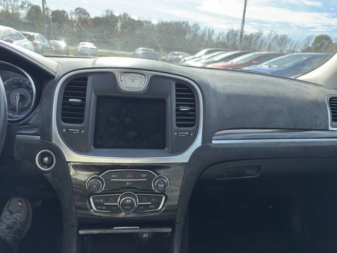 Used 2018 Chrysler 300 Touring w/ Driver Convenience Group RWD image 11