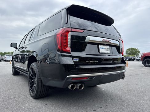 Used 2023 GMC Yukon XL Denali RWD image 8