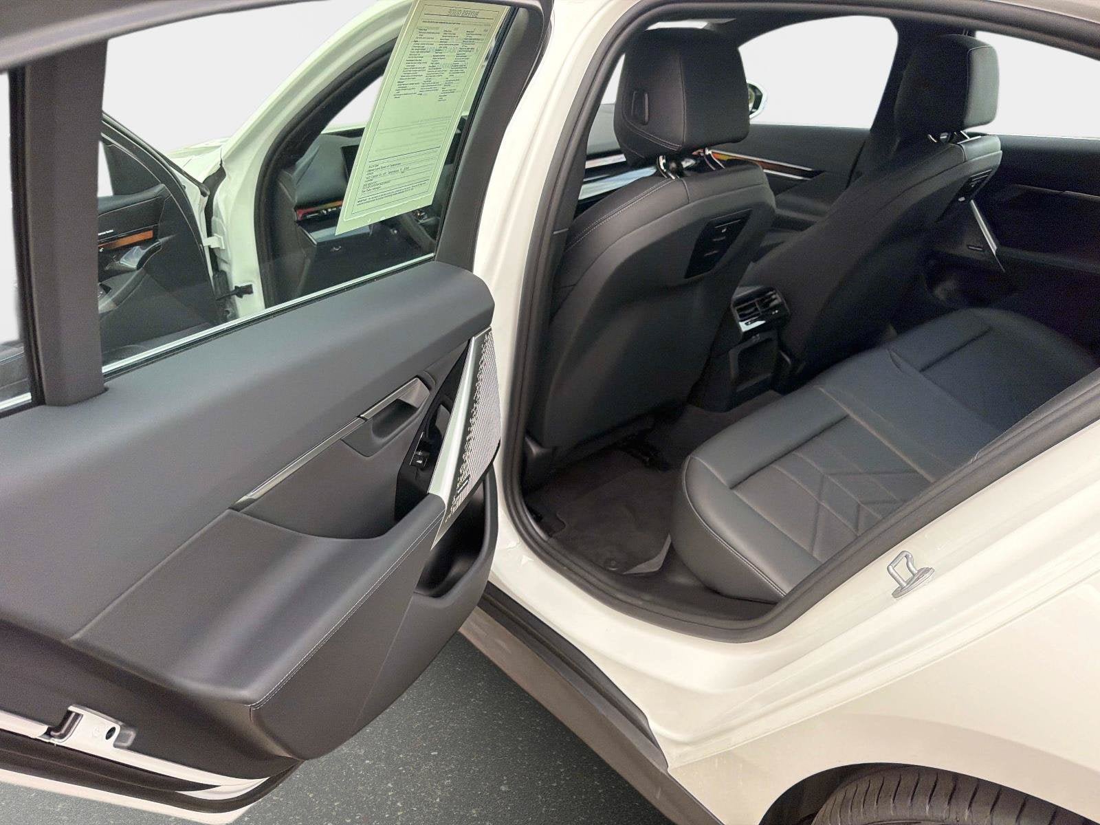 Used 2026 BMW i5 eDrive40 w/ Premium Package RWD image 11