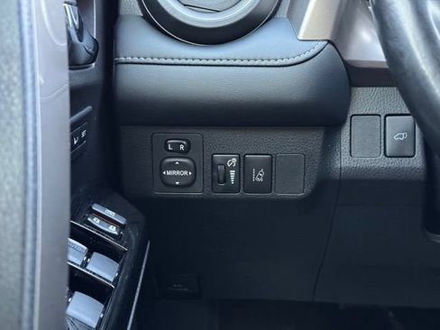Used 2018 Toyota RAV4 Limited AWD/4WD image 33