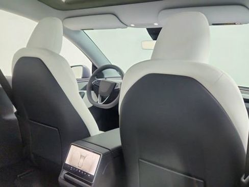Used 2026 Tesla Model Y 2WD image 25