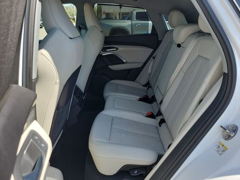 Used 2025 Audi Q5 Premium Plus w/ Premium Plus image 17