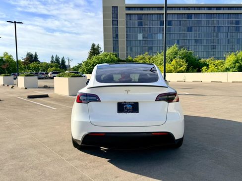 Used 2022 Tesla Model Y Performance AWD/4WD image 7